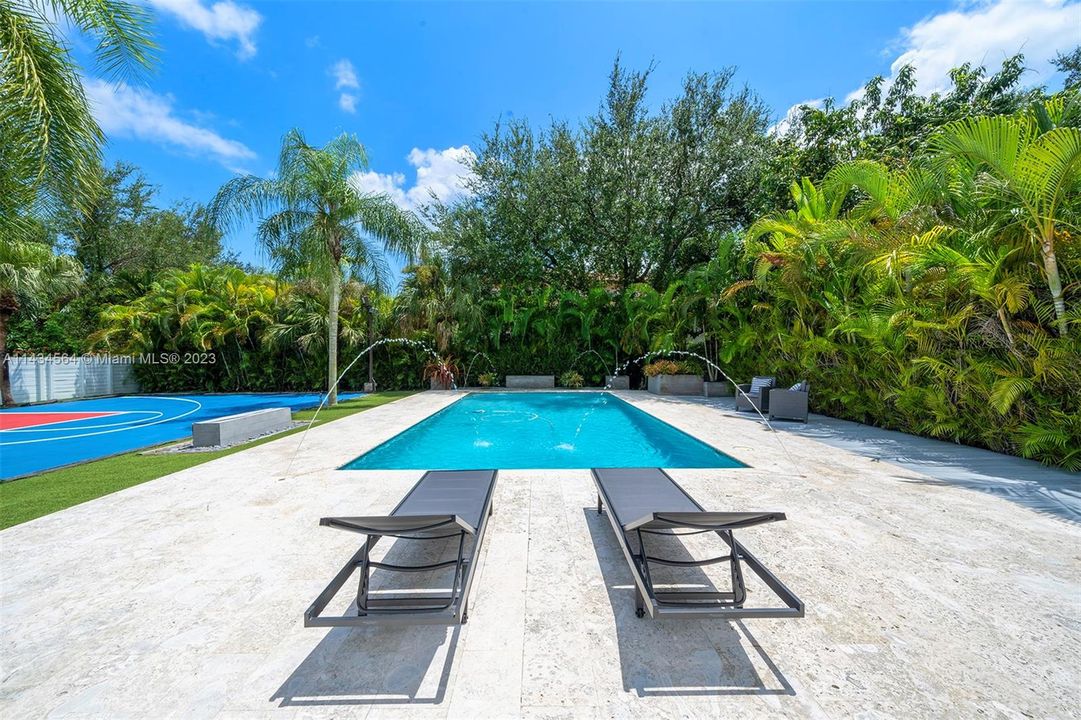 Недавно продано: $3,300,000 (5 спален, 4 ванн, 3885 Квадратных фут)