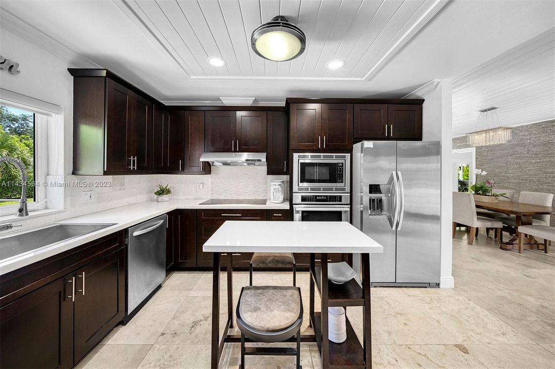 Недавно продано: $3,300,000 (5 спален, 4 ванн, 3885 Квадратных фут)