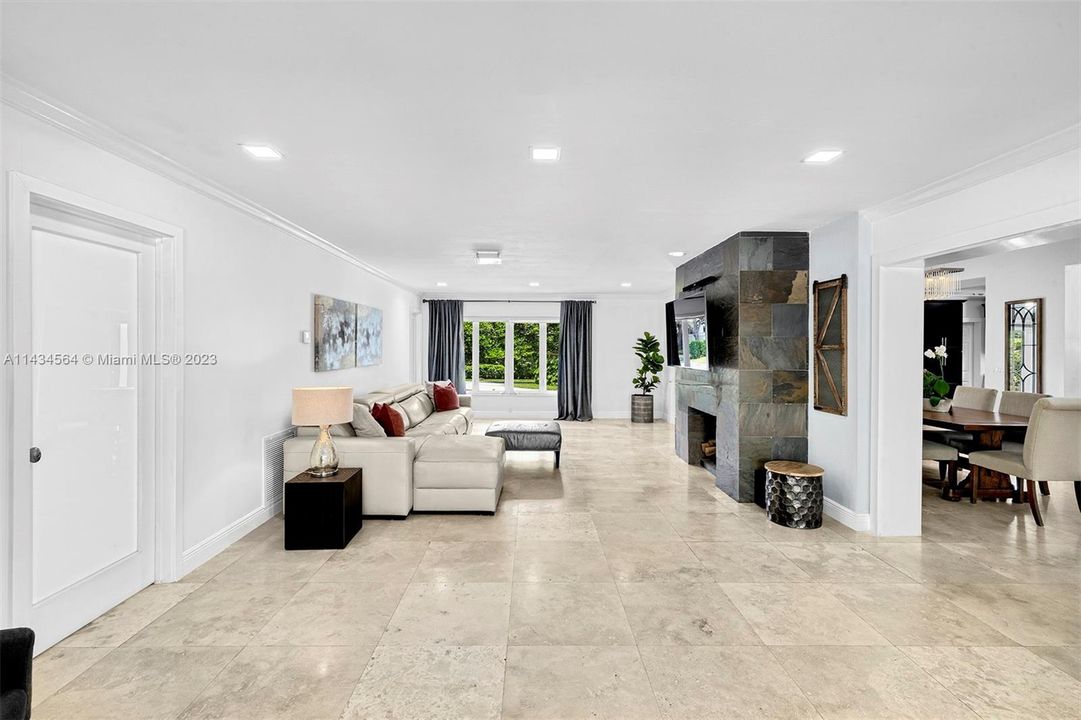 Недавно продано: $3,300,000 (5 спален, 4 ванн, 3885 Квадратных фут)