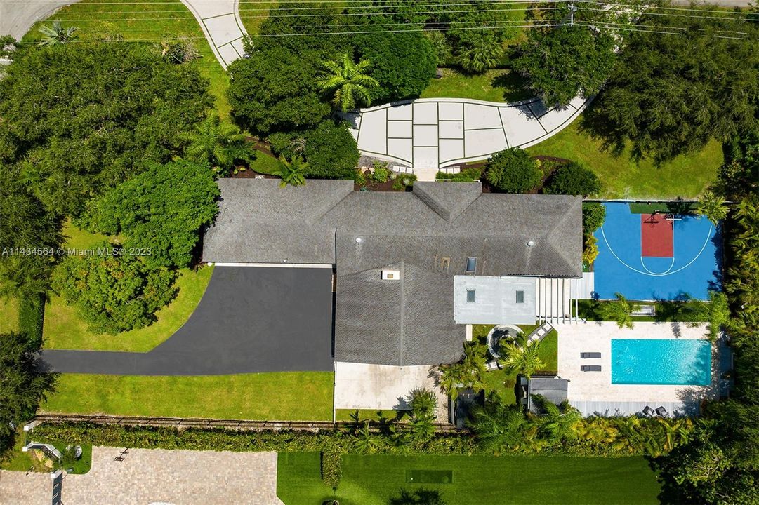 Недавно продано: $3,300,000 (5 спален, 4 ванн, 3885 Квадратных фут)