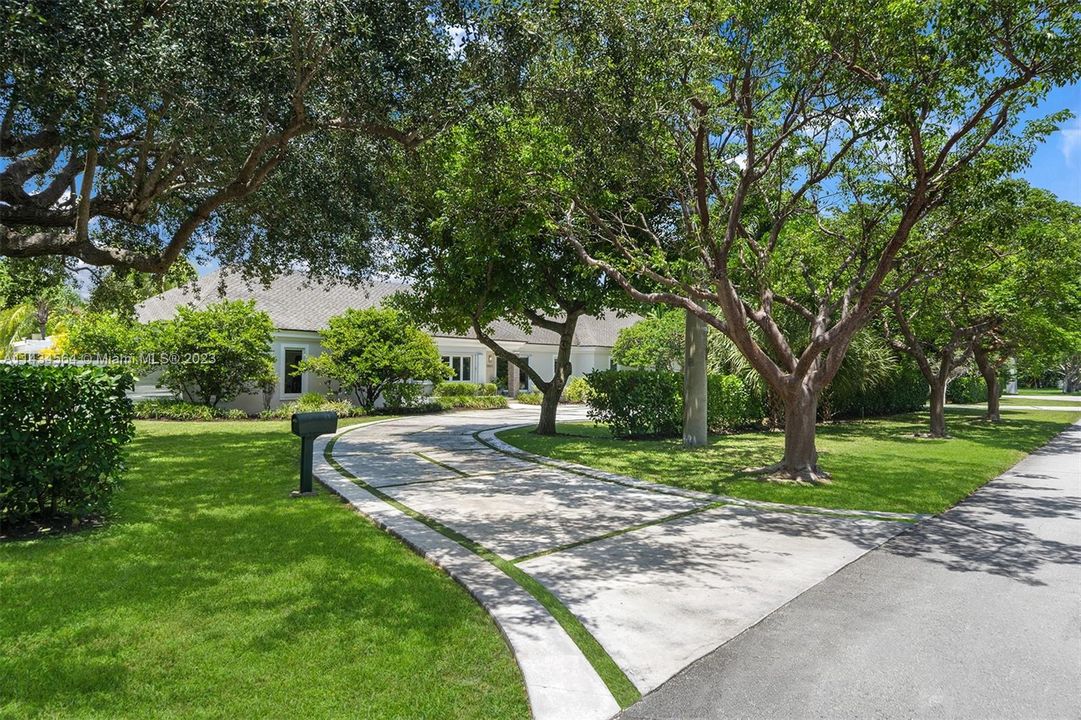 Недавно продано: $3,300,000 (5 спален, 4 ванн, 3885 Квадратных фут)