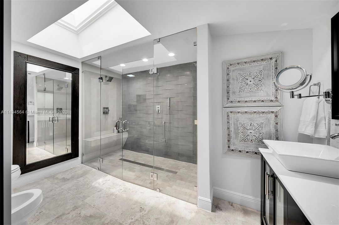 Недавно продано: $3,300,000 (5 спален, 4 ванн, 3885 Квадратных фут)