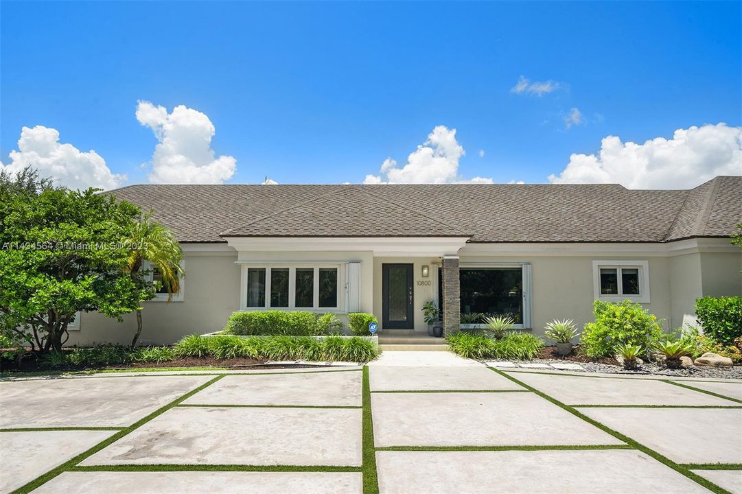 Недавно продано: $3,300,000 (5 спален, 4 ванн, 3885 Квадратных фут)