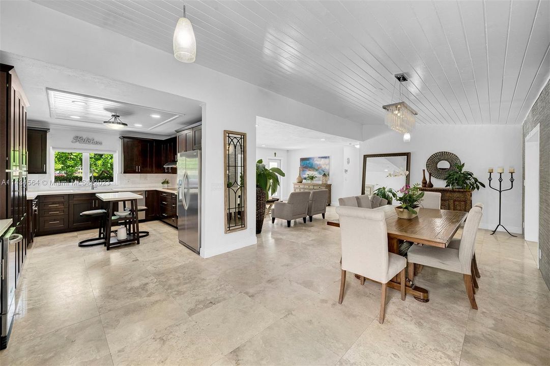 Недавно продано: $3,300,000 (5 спален, 4 ванн, 3885 Квадратных фут)