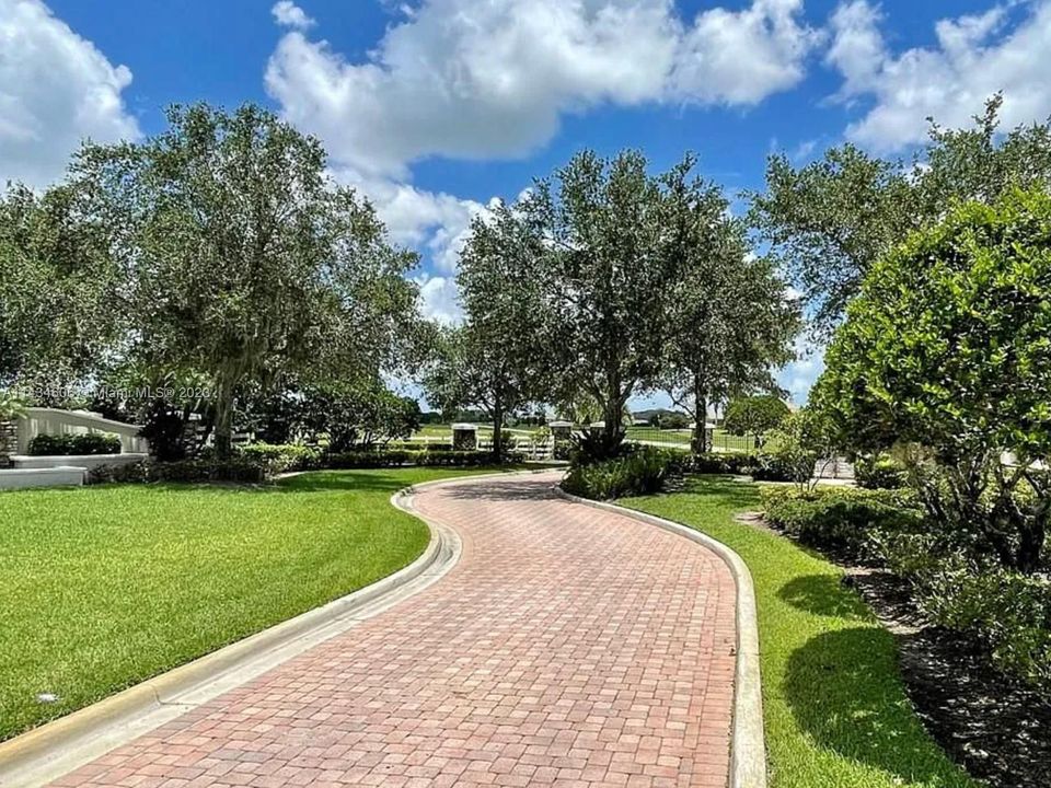 最近售出: $350,000 (5.30 acres)