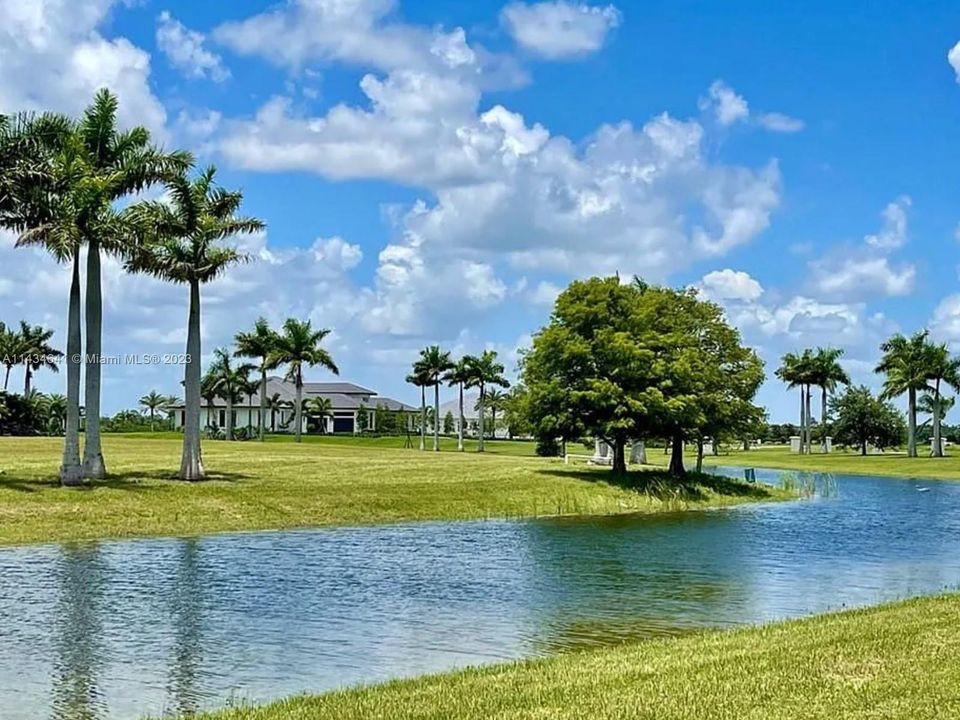 最近售出: $350,000 (5.78 acres)