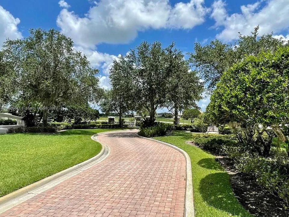 最近售出: $350,000 (5.78 acres)