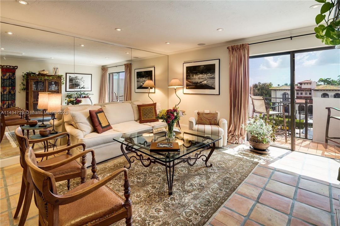 Recently Sold: $1,399,000 (2 beds, 3 baths, 2010 Square Feet)