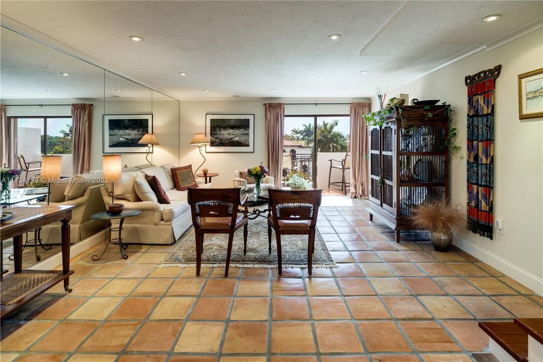 Recently Sold: $1,399,000 (2 beds, 3 baths, 2010 Square Feet)