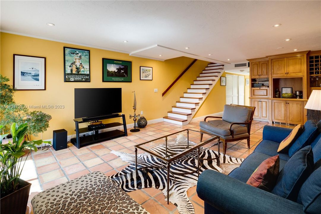 Recently Sold: $1,399,000 (2 beds, 3 baths, 2010 Square Feet)