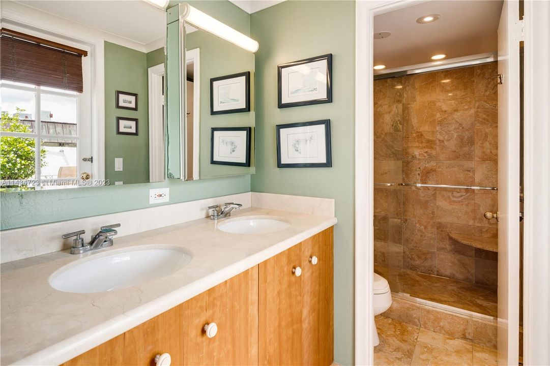 Recently Sold: $1,399,000 (2 beds, 3 baths, 2010 Square Feet)