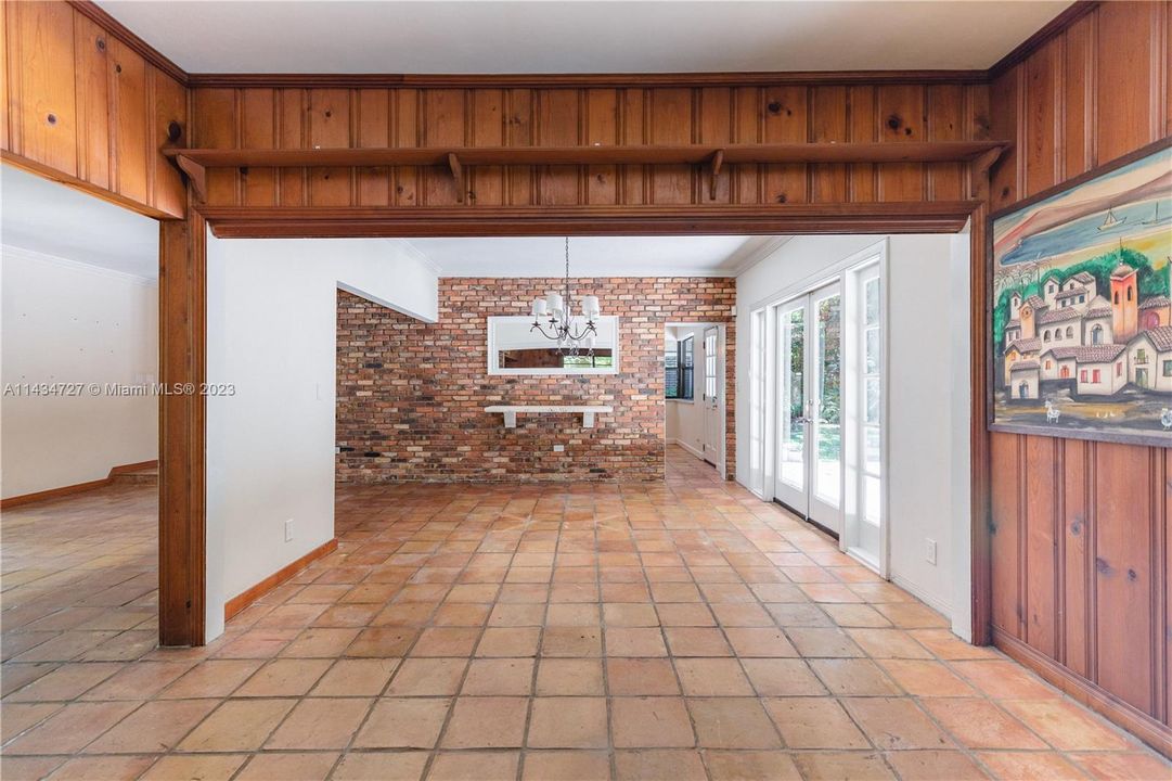 最近售出: $1,595,000 (3 贝兹, 2 浴室, 2239 平方英尺)