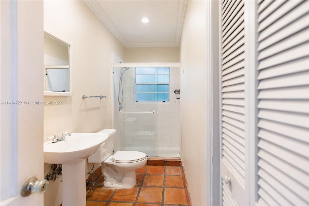 最近售出: $1,595,000 (3 贝兹, 2 浴室, 2239 平方英尺)