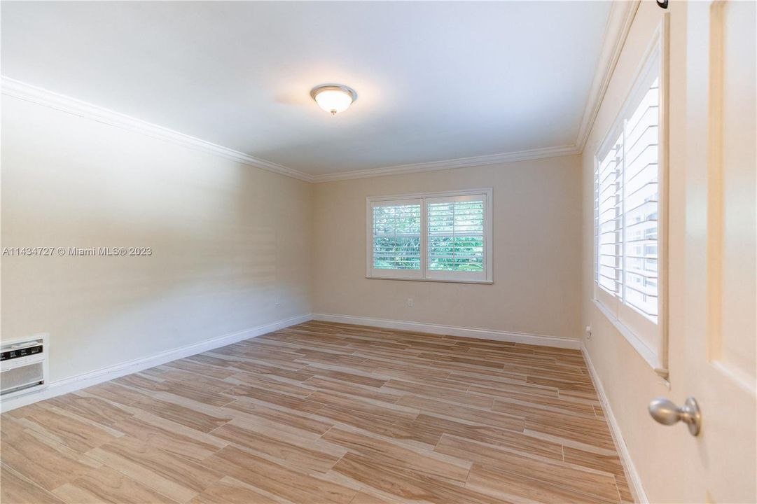 最近售出: $1,595,000 (3 贝兹, 2 浴室, 2239 平方英尺)