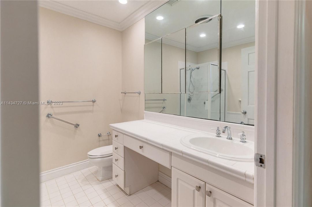 最近售出: $1,595,000 (3 贝兹, 2 浴室, 2239 平方英尺)