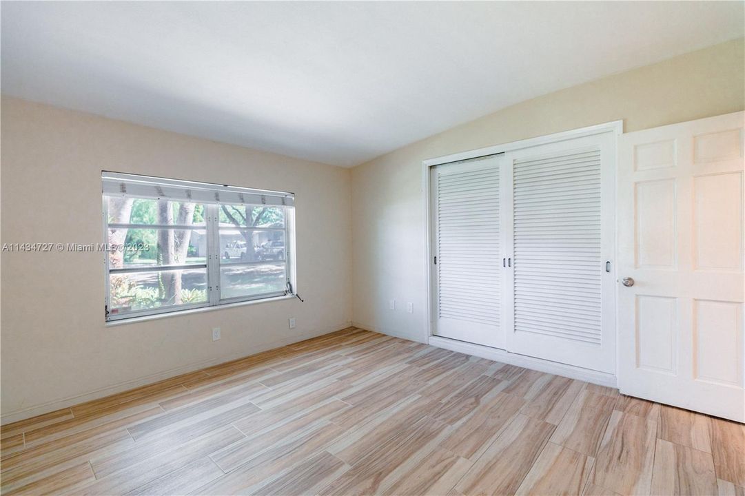 最近售出: $1,595,000 (3 贝兹, 2 浴室, 2239 平方英尺)