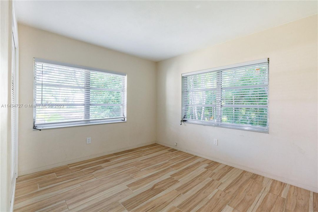 最近售出: $1,595,000 (3 贝兹, 2 浴室, 2239 平方英尺)