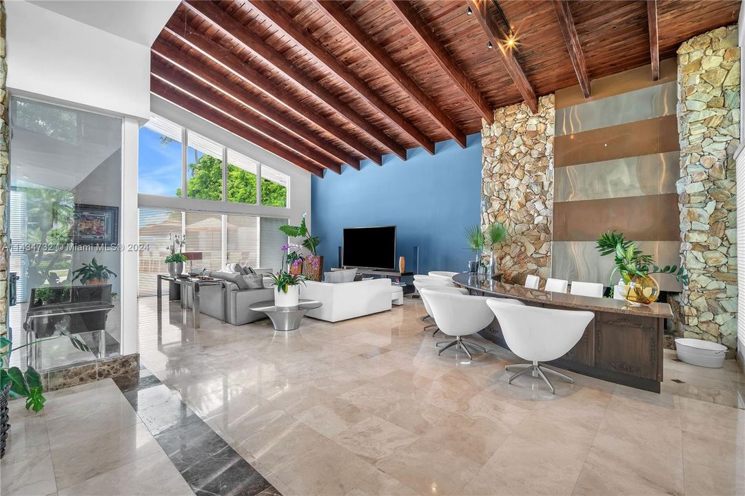 Recently Sold: $6,950,000 (4 beds, 3 baths, 5040 Square Feet)