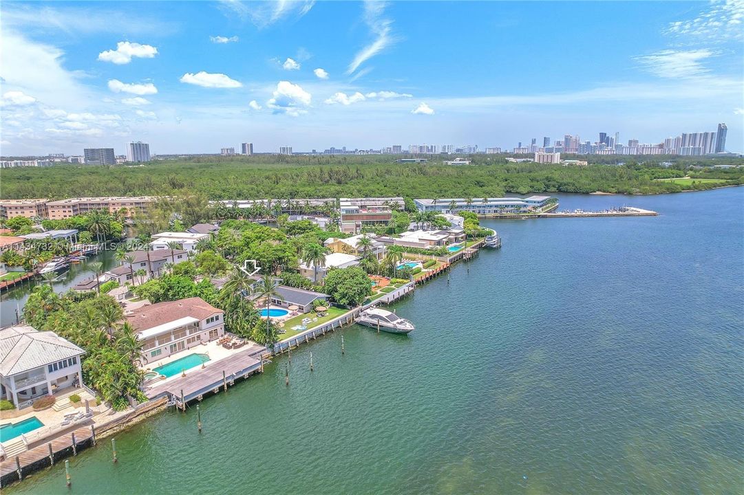 Recently Sold: $6,950,000 (4 beds, 3 baths, 5040 Square Feet)