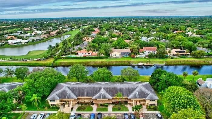 Недавно продано: $299,900 (2 спален, 2 ванн, 1132 Квадратных фут)