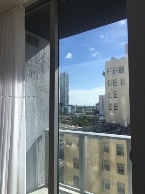 Recently Sold: $375,000 (1 beds, 1 baths, 607 Square Feet)