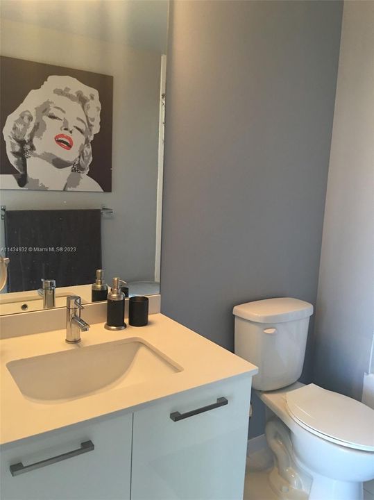 Recently Sold: $375,000 (1 beds, 1 baths, 607 Square Feet)