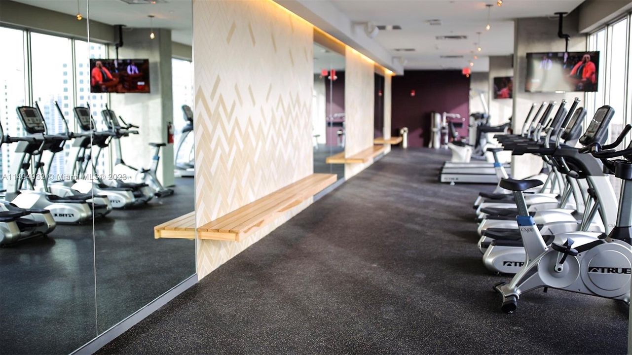 Recently Sold: $375,000 (1 beds, 1 baths, 607 Square Feet)