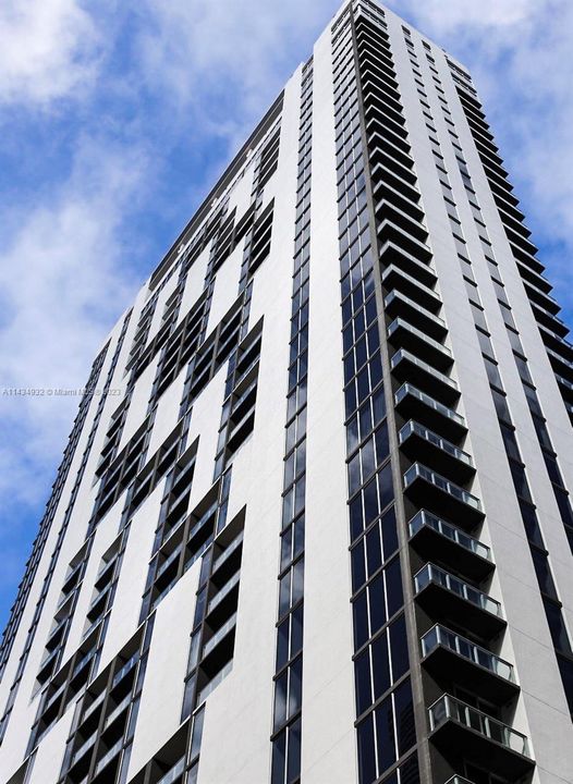 Recently Sold: $375,000 (1 beds, 1 baths, 607 Square Feet)