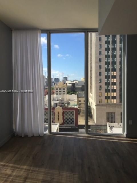 Recently Sold: $375,000 (1 beds, 1 baths, 607 Square Feet)