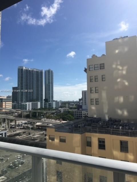 Recently Sold: $375,000 (1 beds, 1 baths, 607 Square Feet)