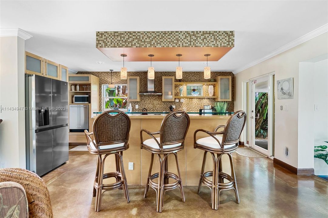 Recently Sold: $895,000 (3 beds, 2 baths, 1570 Square Feet)