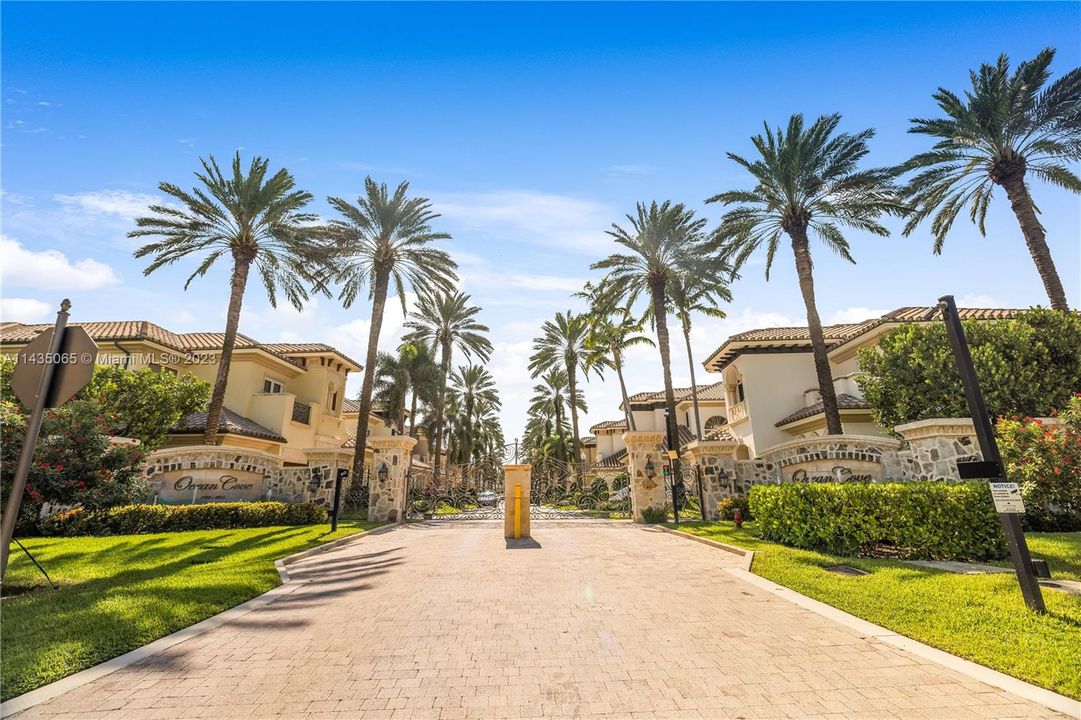 Recently Sold: $5,400,000 (4 beds, 4 baths, 4871 Square Feet)