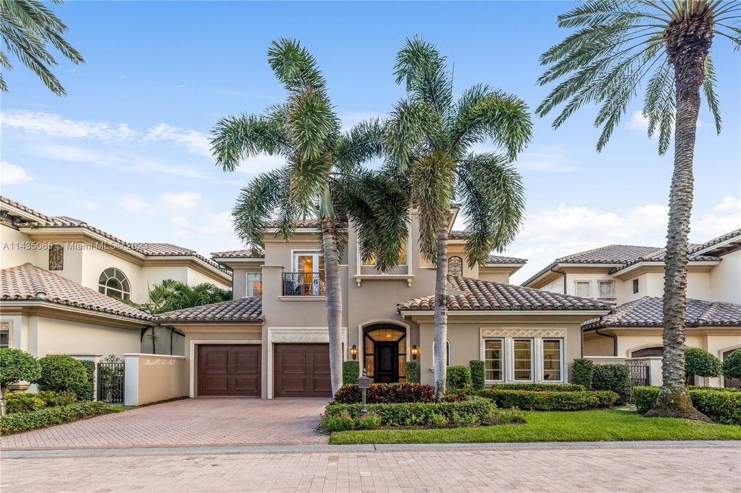 Recently Sold: $5,400,000 (4 beds, 4 baths, 4871 Square Feet)