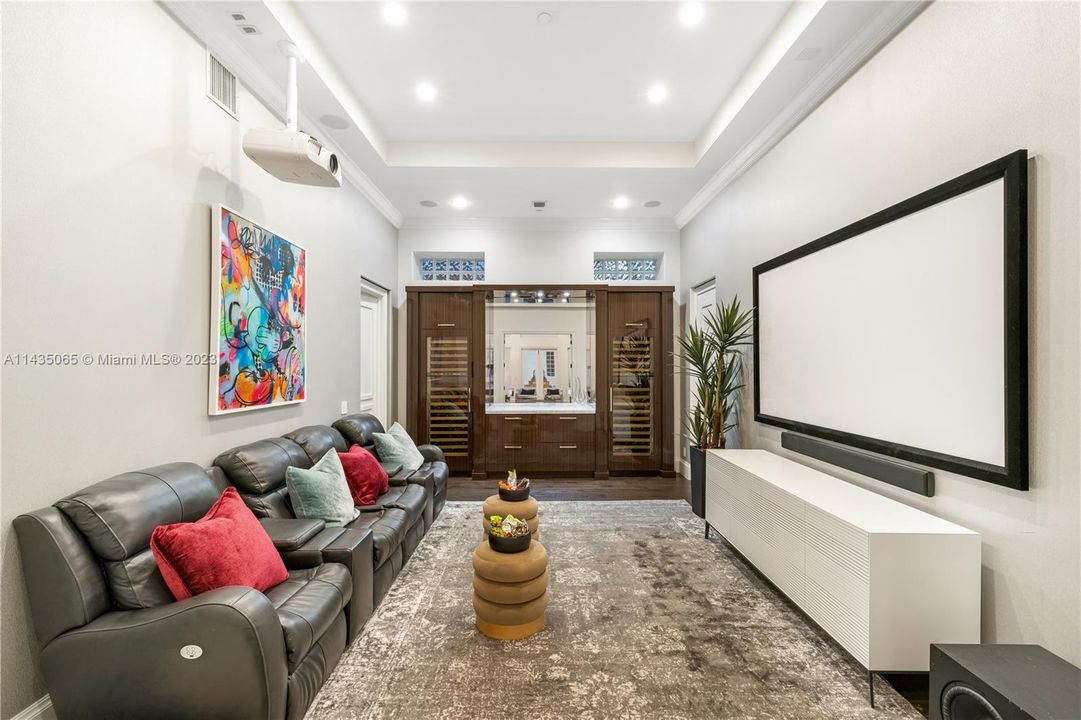 Recently Sold: $5,400,000 (4 beds, 4 baths, 4871 Square Feet)