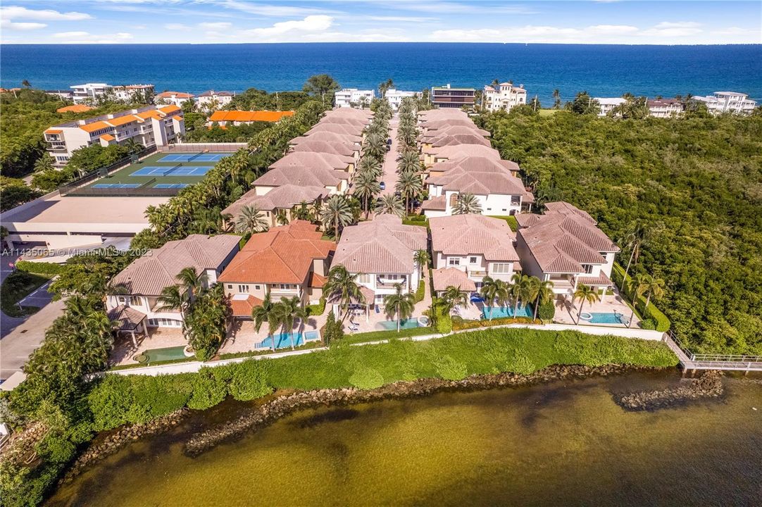 Recently Sold: $5,400,000 (4 beds, 4 baths, 4871 Square Feet)