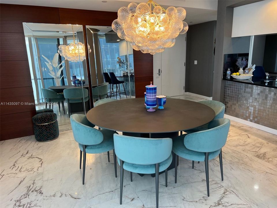 Недавно продано: $2,890,000 (3 спален, 3 ванн, 1956 Квадратных фут)