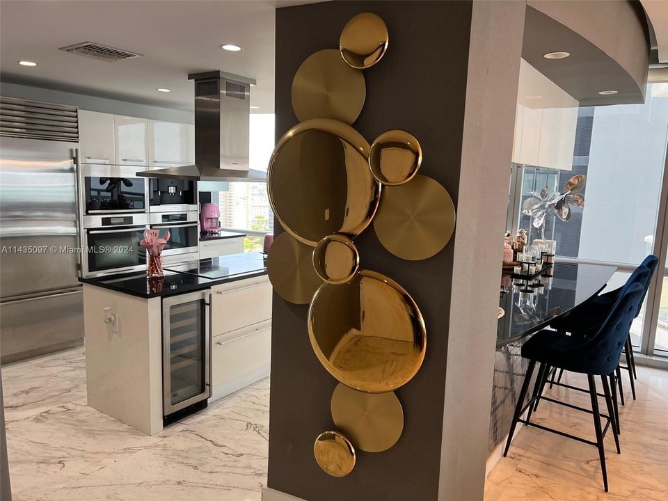 Недавно продано: $2,890,000 (3 спален, 3 ванн, 1956 Квадратных фут)