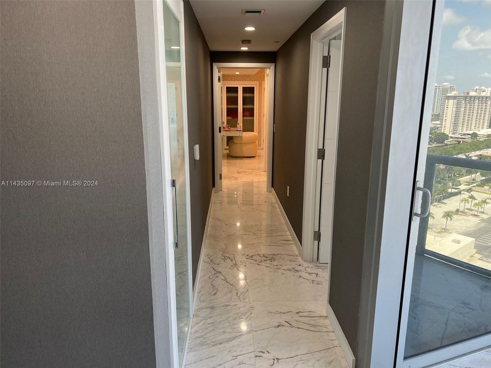 Недавно продано: $2,890,000 (3 спален, 3 ванн, 1956 Квадратных фут)