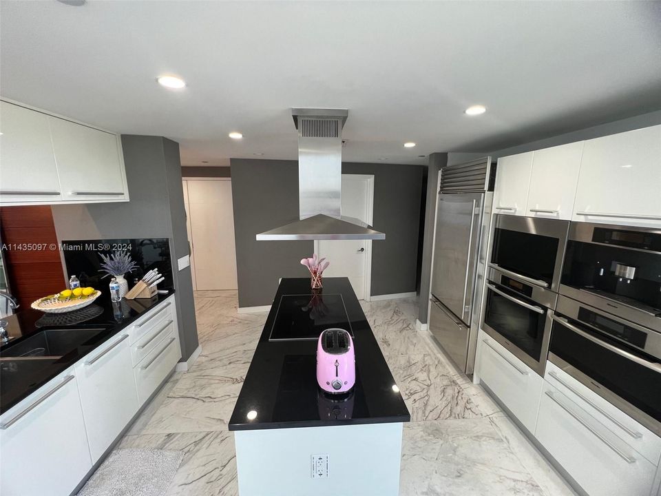 Недавно продано: $2,890,000 (3 спален, 3 ванн, 1956 Квадратных фут)