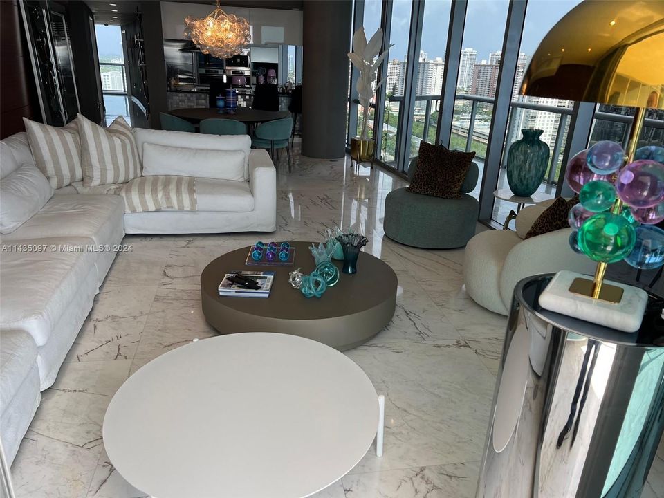 Недавно продано: $2,890,000 (3 спален, 3 ванн, 1956 Квадратных фут)