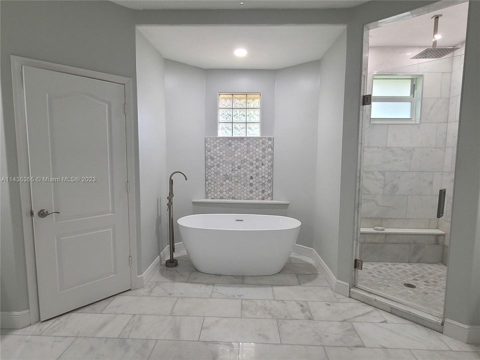 Recently Rented: $4,500 (4 beds, 3 baths, 2333 Square Feet)