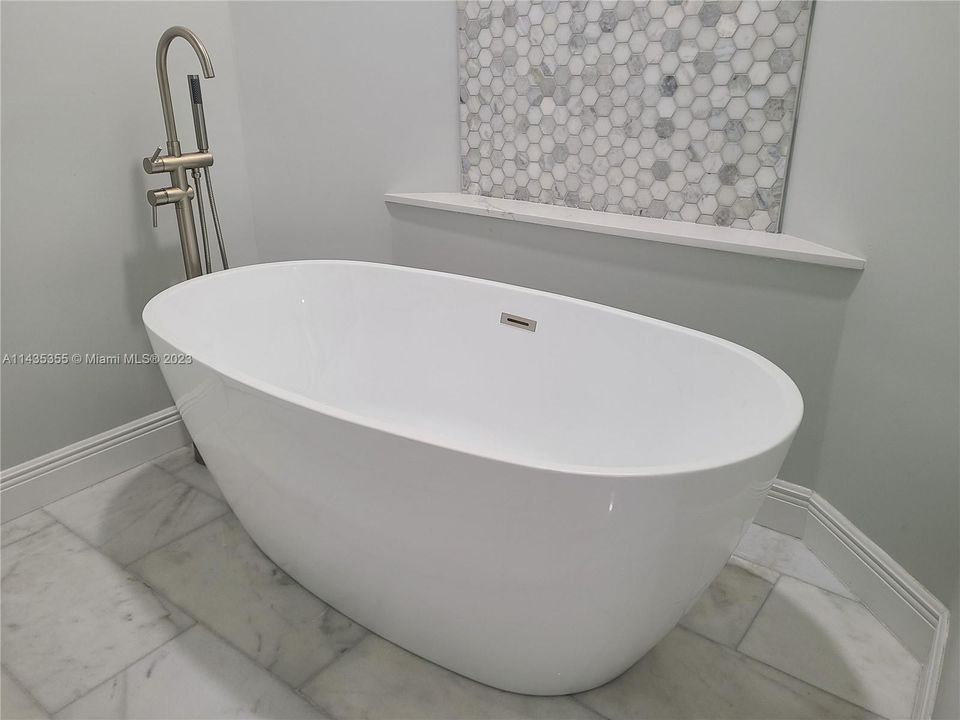 Recently Rented: $4,500 (4 beds, 3 baths, 2333 Square Feet)