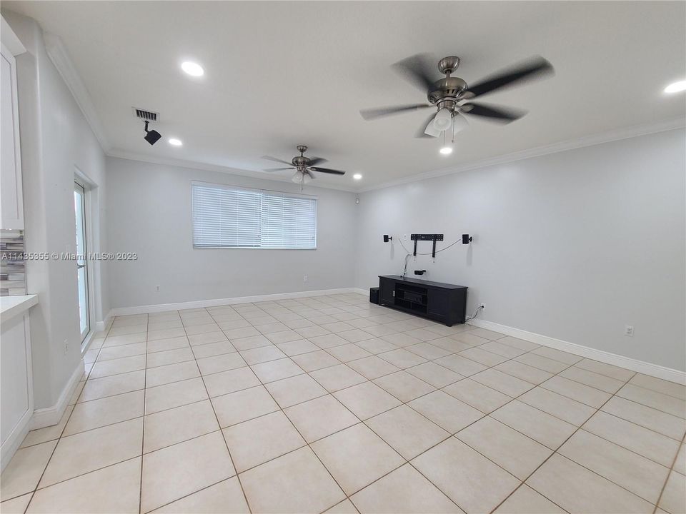 Recently Rented: $4,500 (4 beds, 3 baths, 2333 Square Feet)