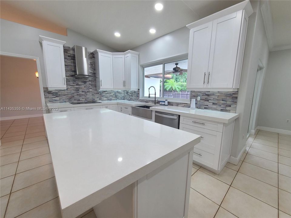 Recently Rented: $4,500 (4 beds, 3 baths, 2333 Square Feet)