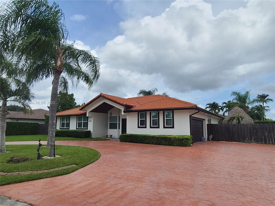 Recently Rented: $4,500 (4 beds, 3 baths, 2333 Square Feet)