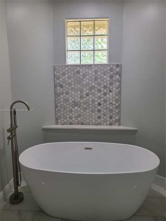 Recently Rented: $4,500 (4 beds, 3 baths, 2333 Square Feet)