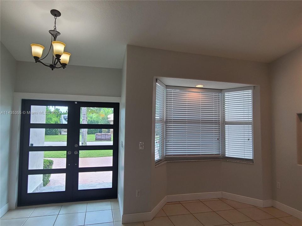 Recently Rented: $4,500 (4 beds, 3 baths, 2333 Square Feet)