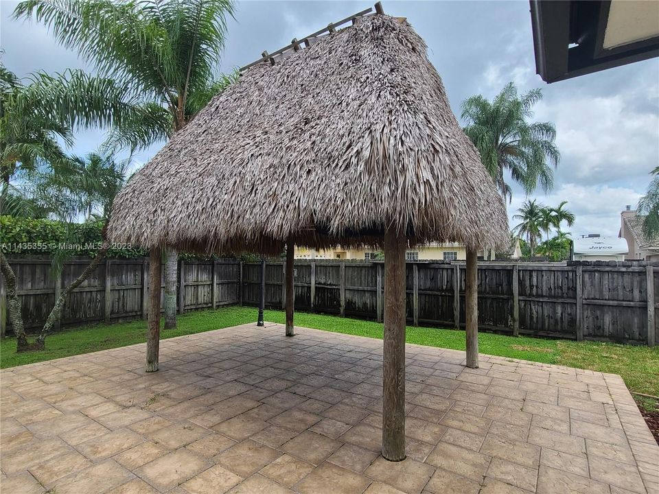 Recently Rented: $4,500 (4 beds, 3 baths, 2333 Square Feet)