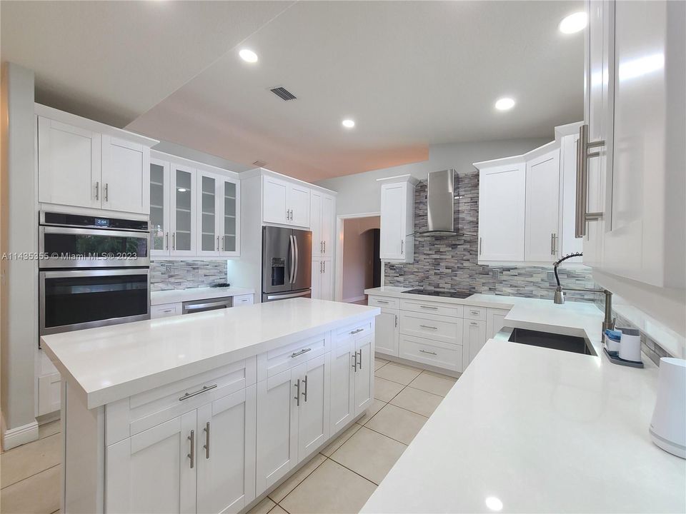 Recently Rented: $4,500 (4 beds, 3 baths, 2333 Square Feet)