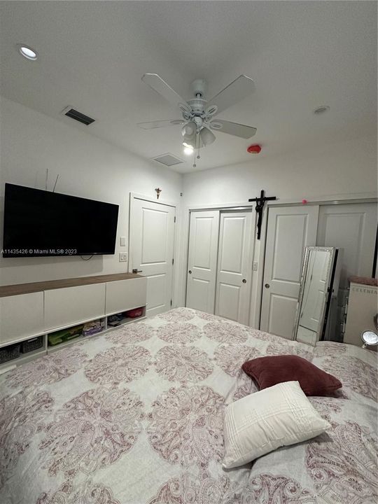 Recently Sold: $410,000 (2 beds, 2 baths, 740 Square Feet)